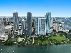 Building Photo - 1750 N Bayshore Dr