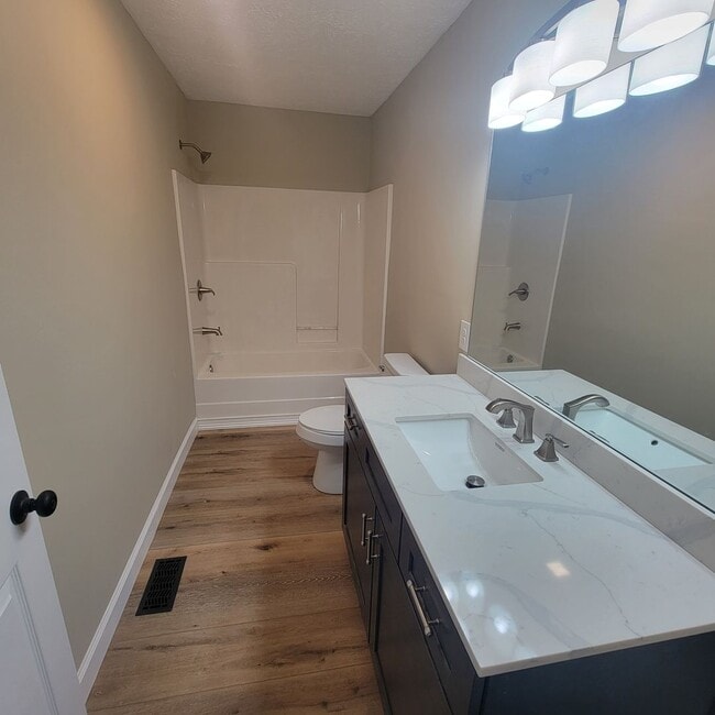 Building Photo - 3/2 Single Family- Full Unfinished Basement- Renovated House