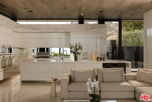 Building Photo - 1536 Blue Jay Way