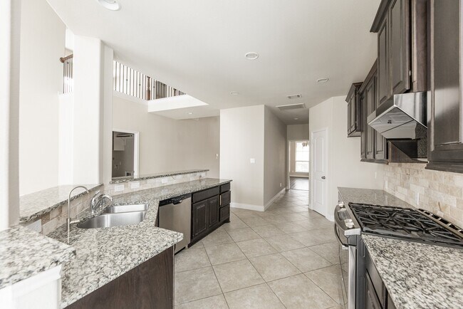 Building Photo - 2131 Blossomcrown Dr