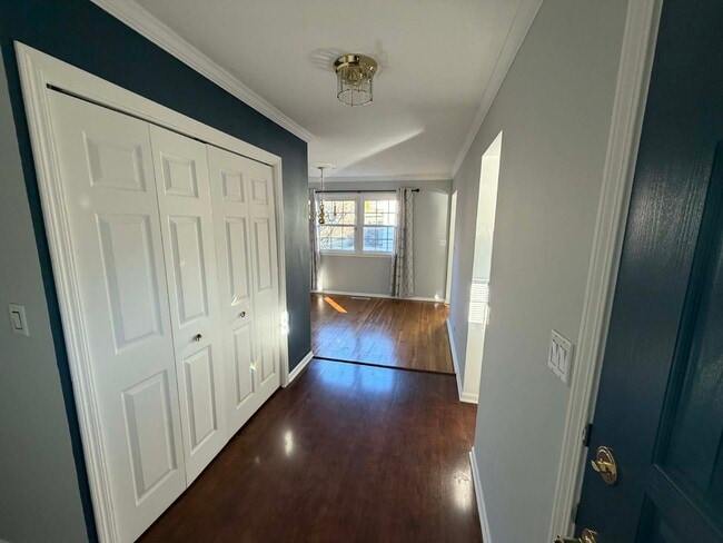 Building Photo - 1730 N Ridge Ave