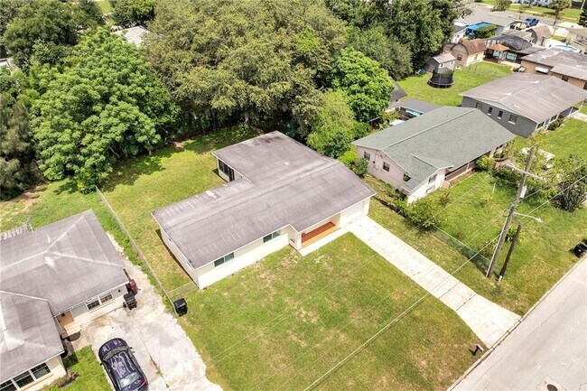 Building Photo - 1040 San Luis Dr