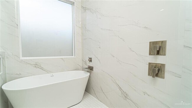 Building Photo - 19 Villa Centenario Dr