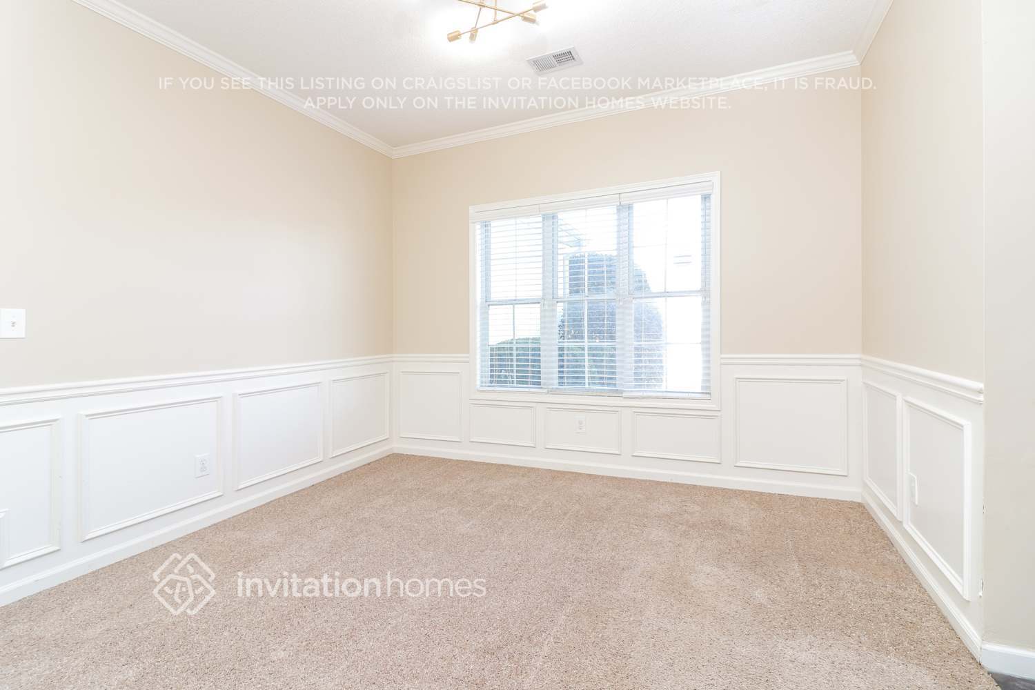 Building Photo - 960 Soaring Dr NE