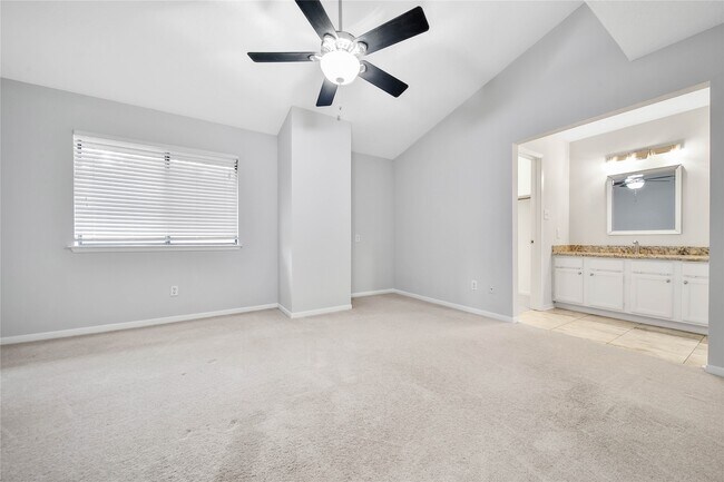 Building Photo - 10 E Willowood Ct