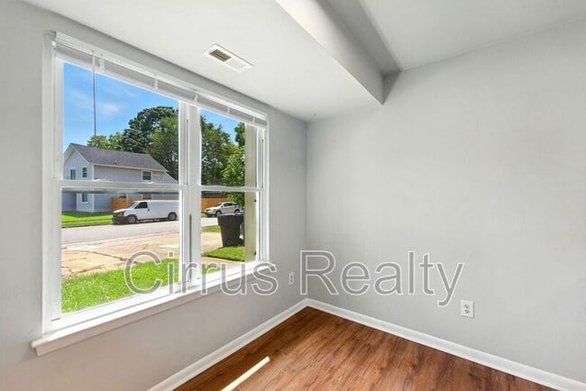 Building Photo - 3512 Bancroft Dr