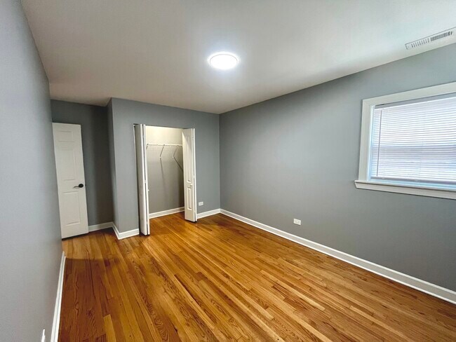 Building Photo - 3233 W Olive Ave