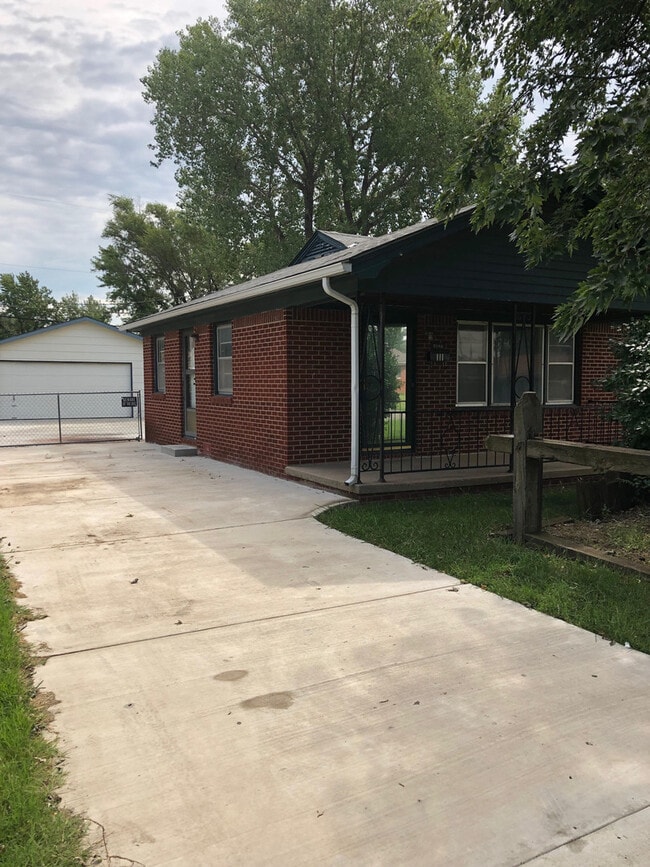 Building Photo - 3146 S Bonn St