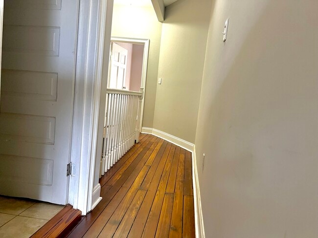 Building Photo - 406 E 31st St