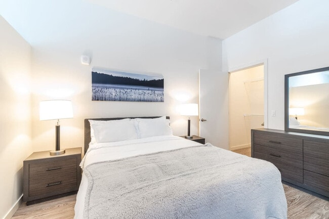 Building Photo - 16450 Redmond Wy