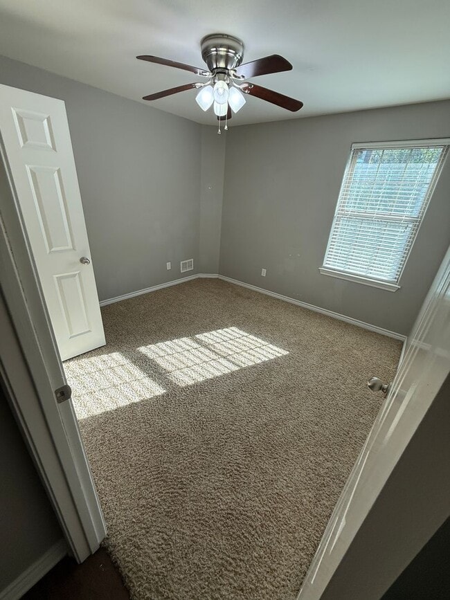 Building Photo - 3/2/1 near UT Tyler!