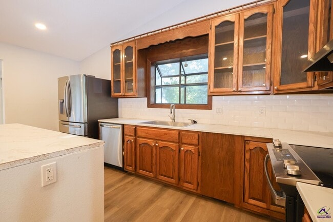 Building Photo - 205 Lake Placid Dr