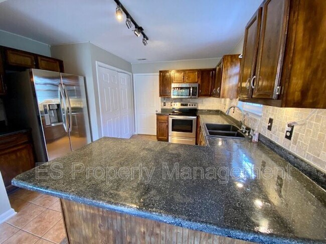 Building Photo - 15382 Ten Point Dr