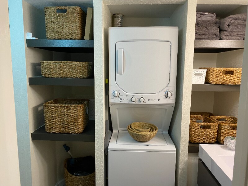 Building Photo - 1820 E Morten Ave