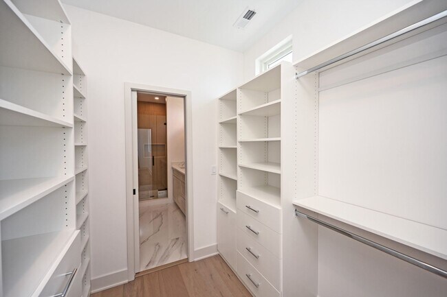 Building Photo - 3 Bed, 3.5 Bath - Modern, sleek & steps from Wasson Way!