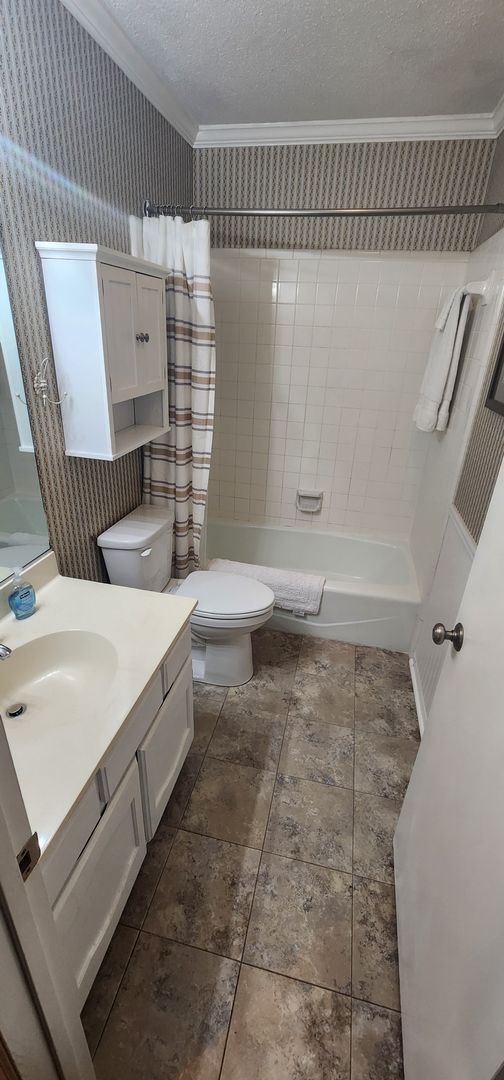 Building Photo - Fully furnished meticulously maintained upper condo