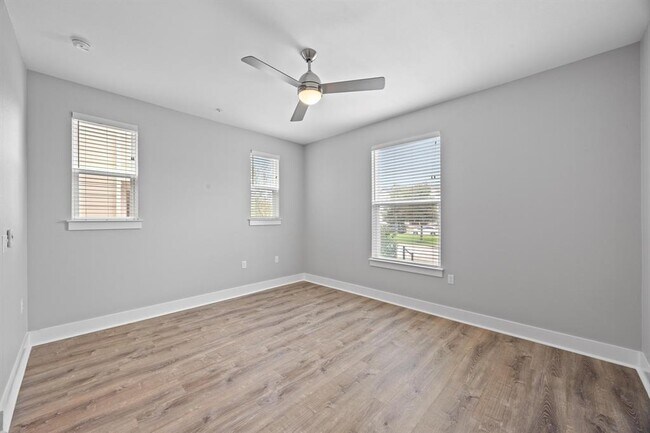 Building Photo - 2222 Simond Ave