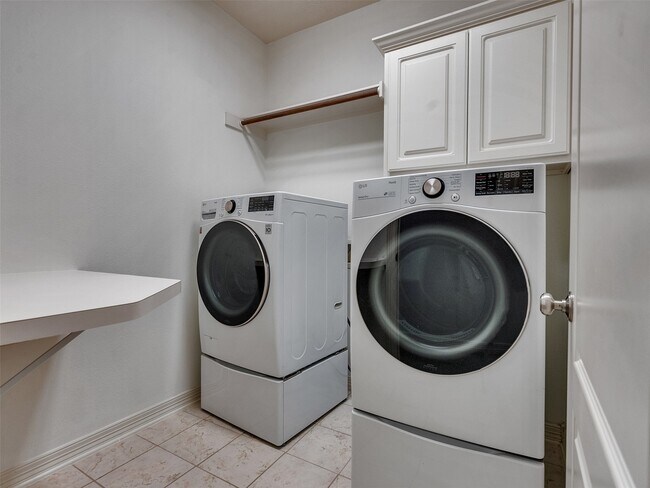 Building Photo - 28003 Iberville Glen Dr