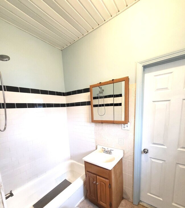 Building Photo - 97-99 Alverson Avenue