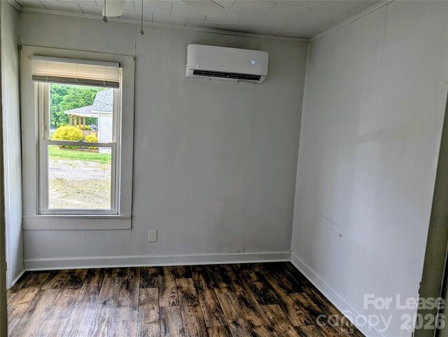 Building Photo - 829 Bristol Dr