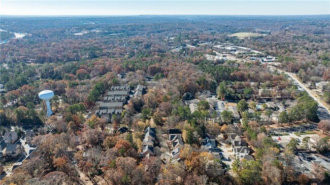 Building Photo - 1012 Madeline Ln