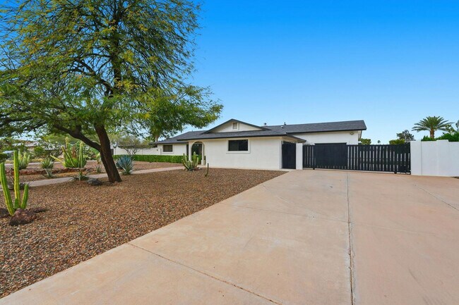 Building Photo - 6302 E Cochise Rd