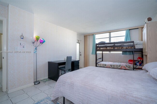 Building Photo - 1833 S Ocean Dr