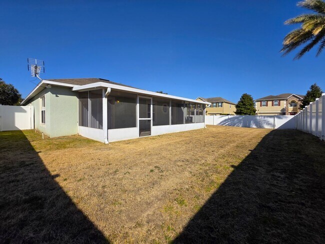 Building Photo - FOR RENT in Newberry 4 Bed, 2 bath corner home