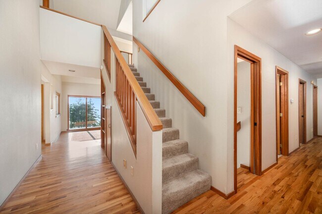 Building Photo - Beautiful home with views and in a gated c...