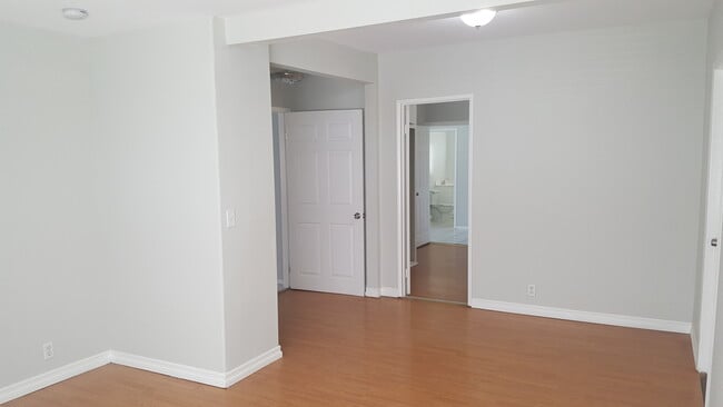 Building Photo - 711 Maltman Ave