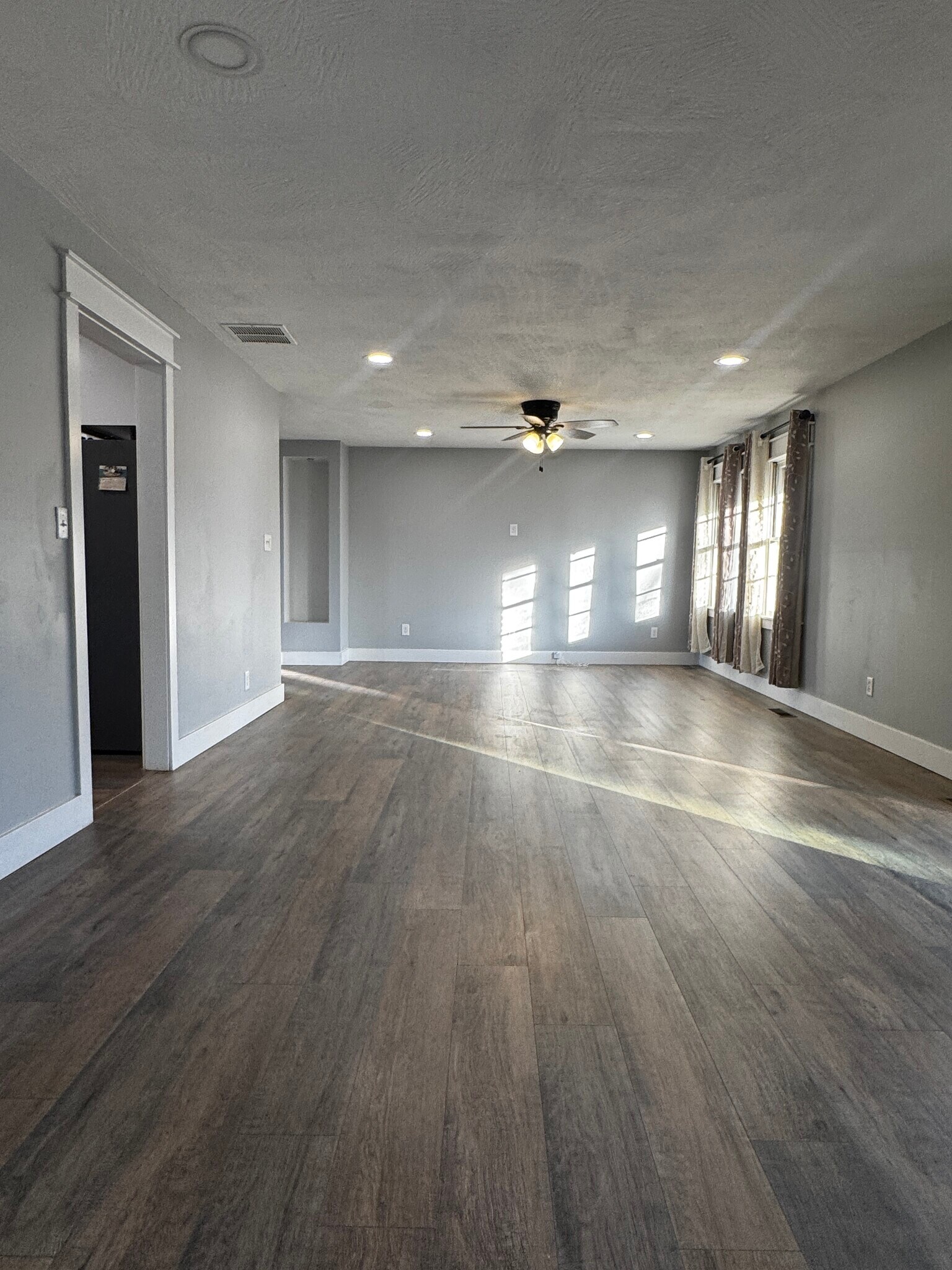 Living room 1 - 4018 W Weaver Rd