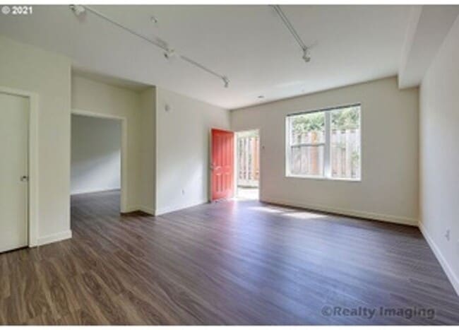 Building Photo - First Floor Front Facing Vibrant Stylish O...