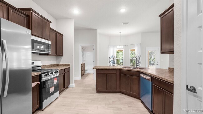 Building Photo - 23 Lone Pine St