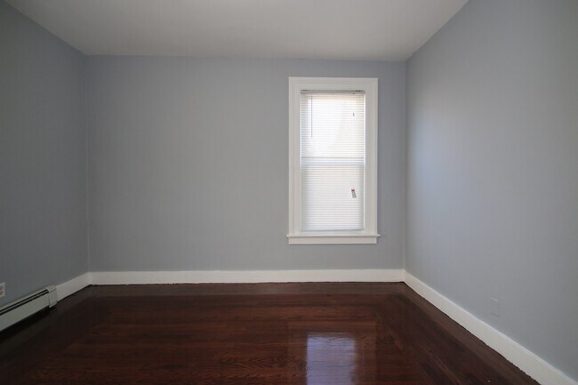 Building Photo - 273 Lloyd St