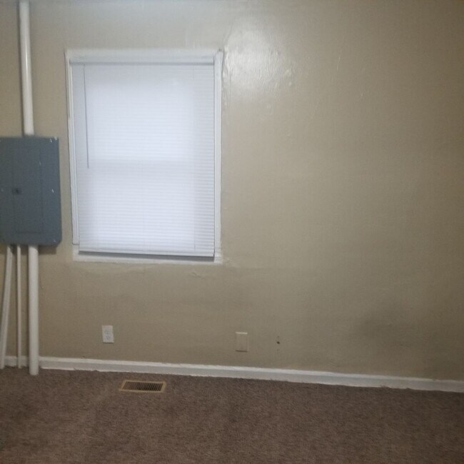 Building Photo - 2BR Westside House only 688/month