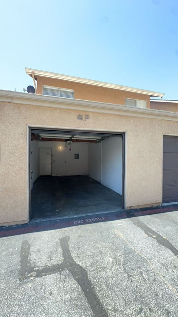 Building Photo - AVAILABLE NOW!! 2 Bedroom / 2 Bathroom Townhome in San Bernardino w/ Garage!