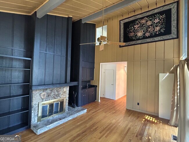 Building Photo - 180 Woodstone Dr