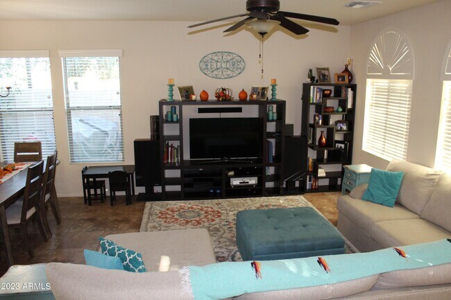 Building Photo - 3457 S Swan Dr