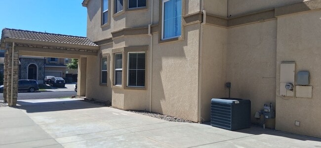 Building Photo - 562 Ranger St