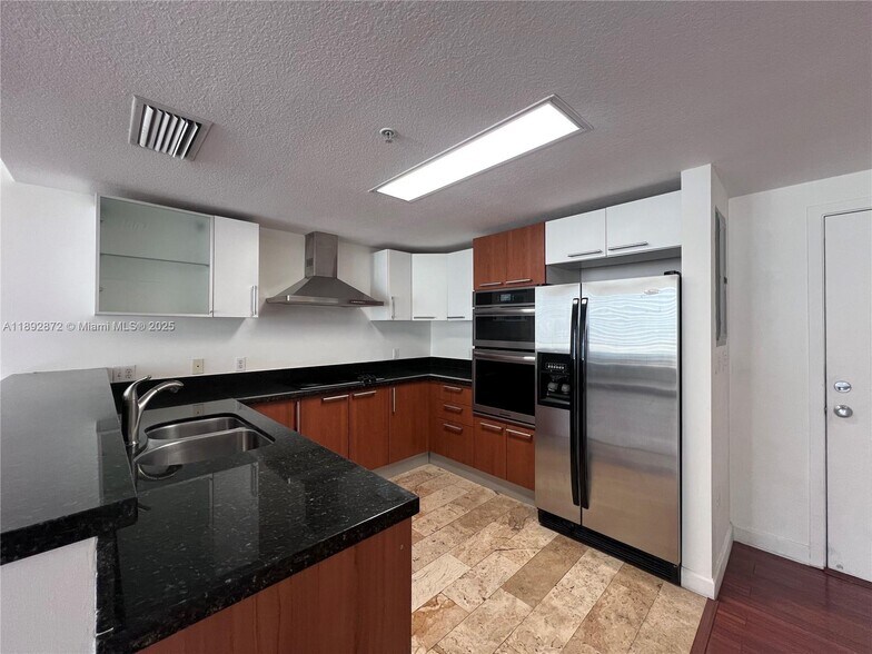 Building Photo - 170 SE 14th St