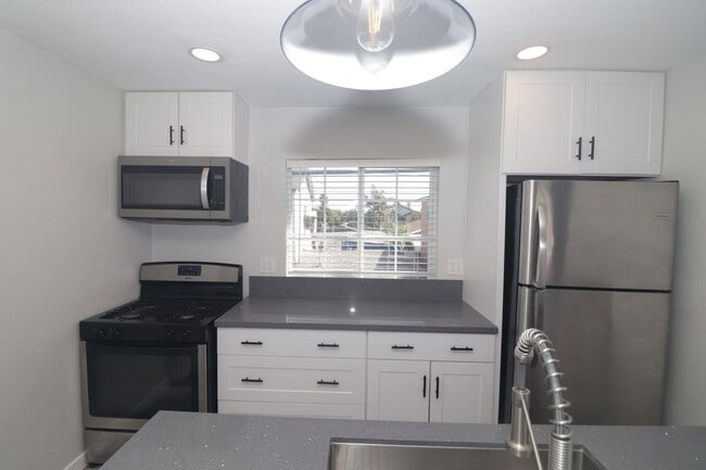 Building Photo - 4239 Swift Ave