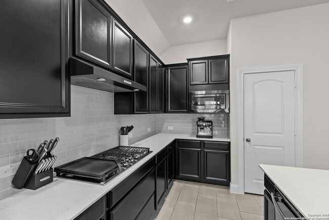 Building Photo - 1318 Tabuenfeld - Excellent, Clean Home, N...