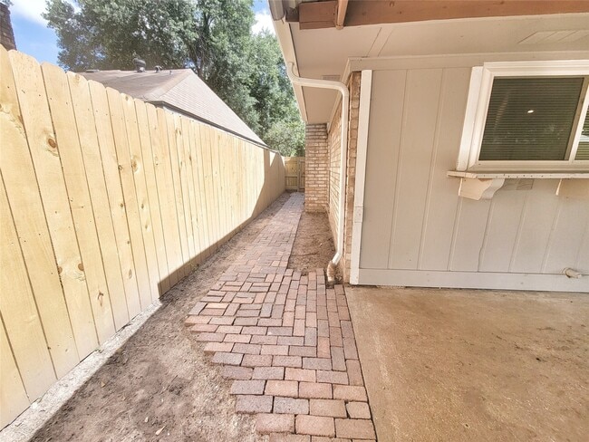 Building Photo - 3407 Saratoga Dr