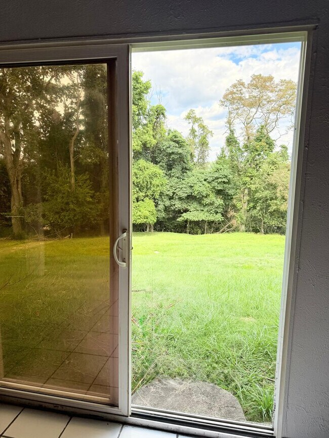 Building Photo - Spacious 3BD/1BA Single Family Home in Penn Hills