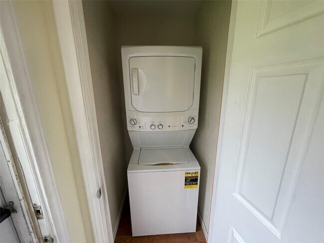 Building Photo - 3942 King St