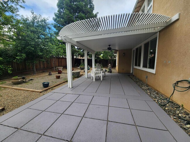 Building Photo - 1428 Legend Ln