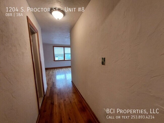 Building Photo - 1204 S Proctor St