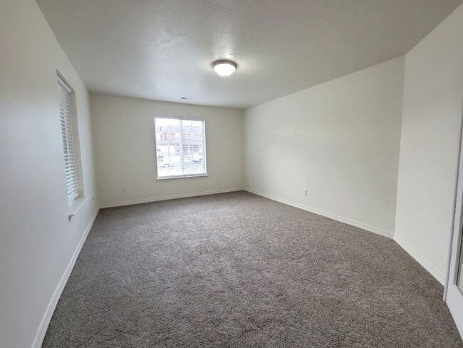 Building Photo - Spacious Rambler in West Richland