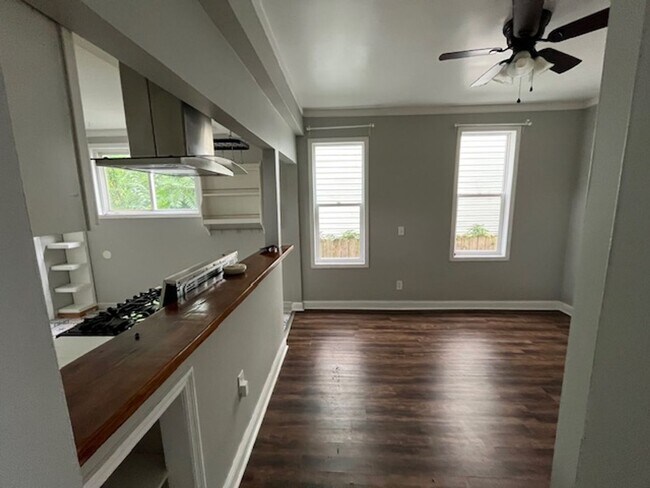 Building Photo - 3 Bedroom in Mt. Vernon!
