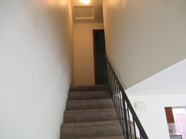 Building Photo - Nice Clean Two Bedroom w/ Private Backyard